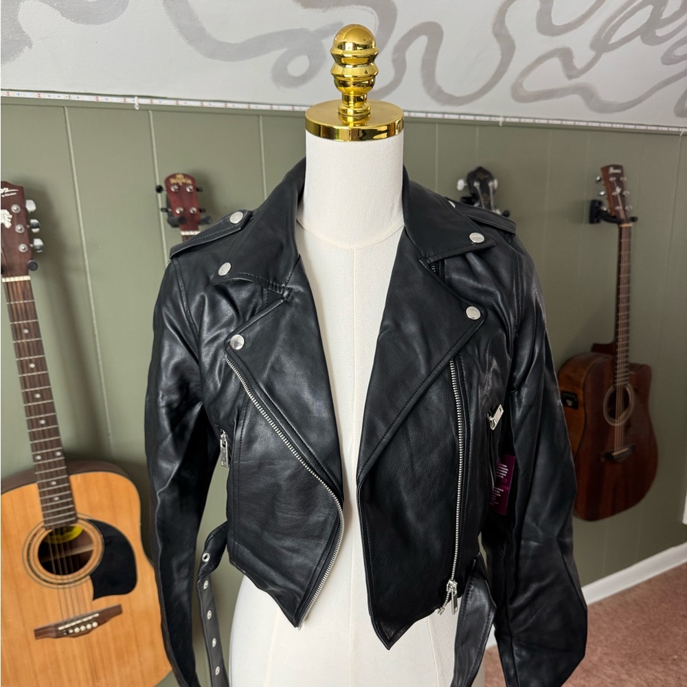NWT cropped Leather Jacket with buckle